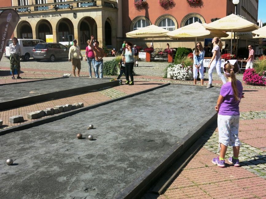 Pétanque se hraje i na náměstí Míru