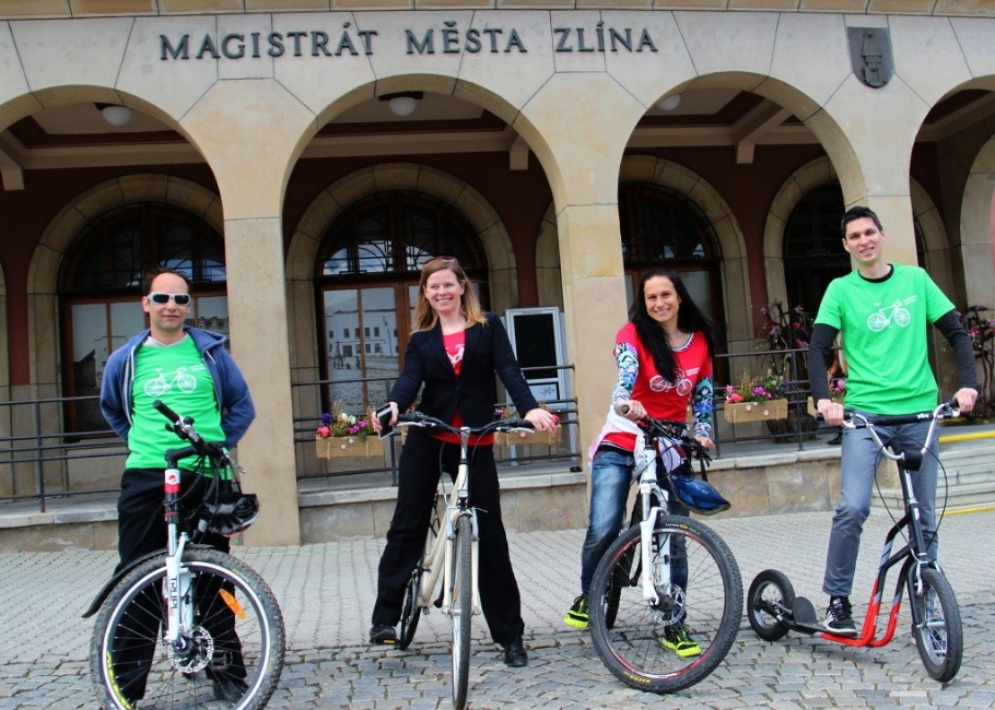 Cyklisté z radnice. Foto: Jana Vybíralová.jpg