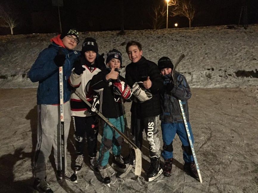 Na Dřevnici se bruslilo, hrál se tam pod světly i hokej
