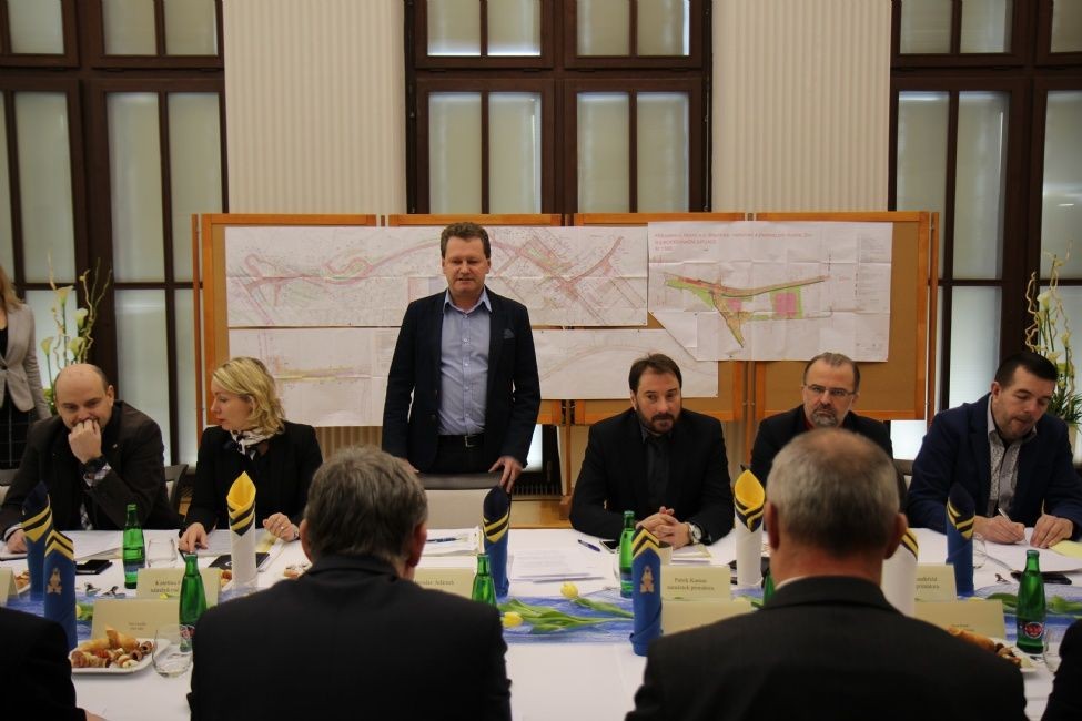 Společné jednání se uskutečnilo v obřadní síni radnice