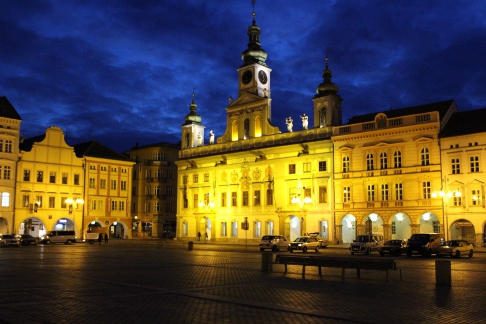 Zlaté nasvětlení v Pardubicích.jpg