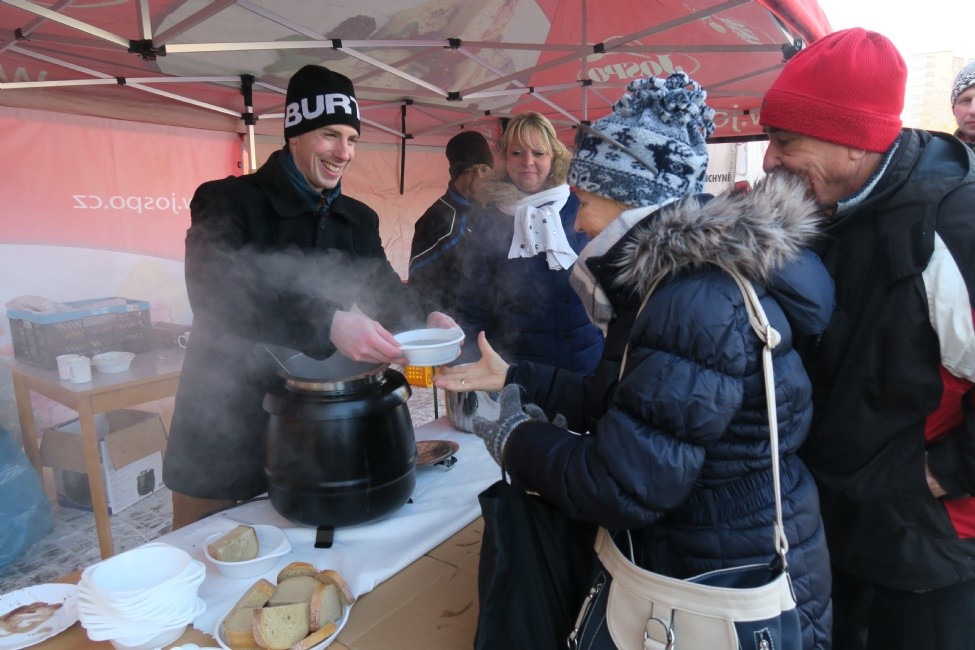 Jiří Korec při vydávání "prdelačky"