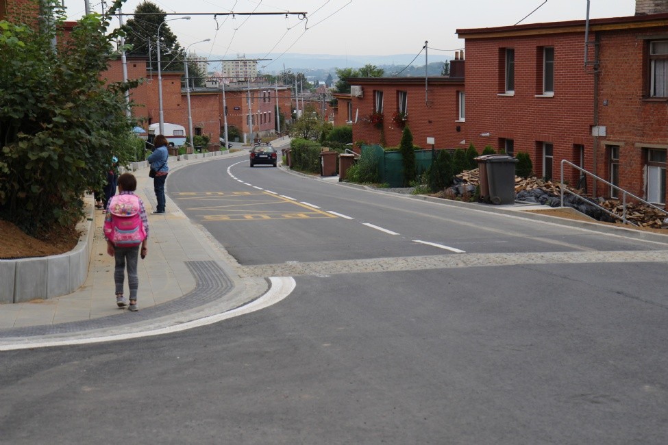 Více než kilometr chodníků se podařilo rekonstruovat na ulici Mostní