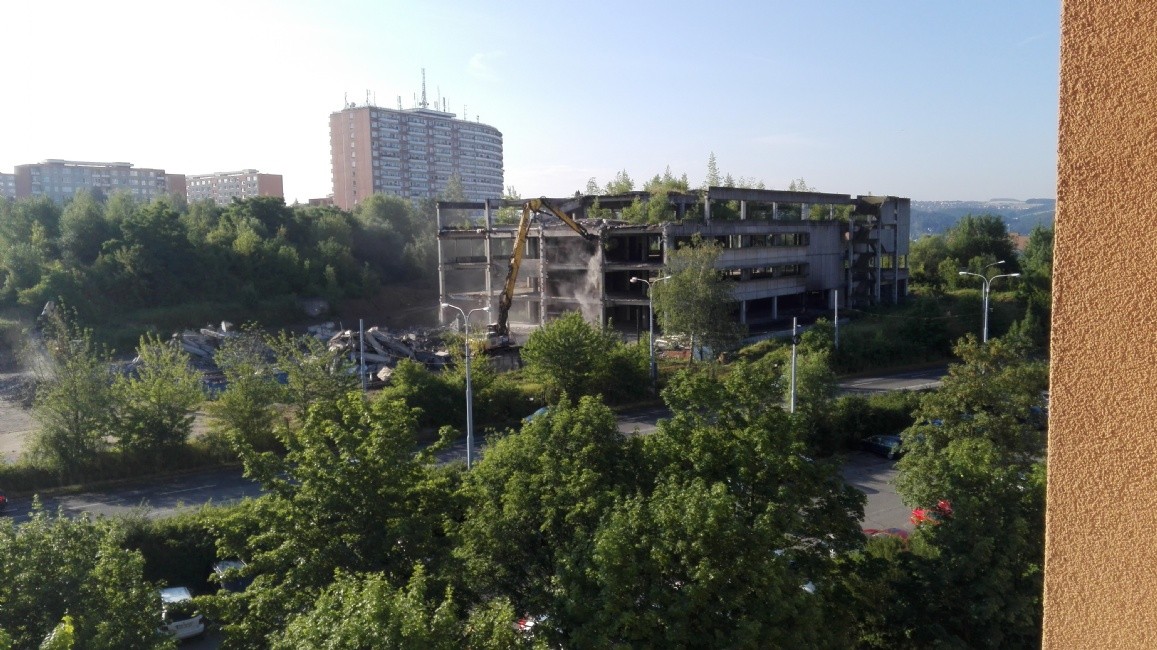 "Torzo" už drtí těžká technika