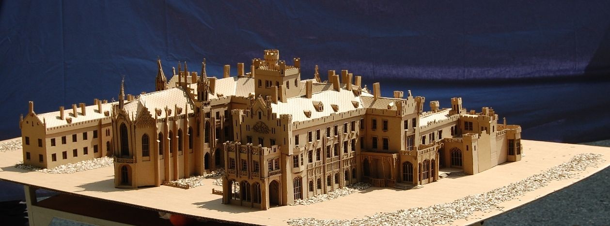 Titulní strana je tentokrát věnovaná úspěchu zlínských studentů