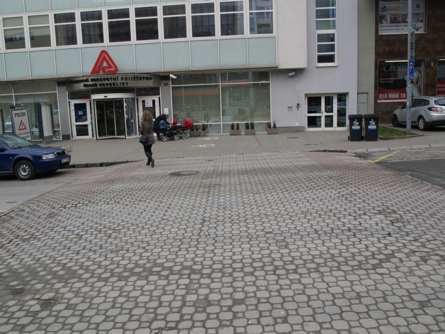 Nasvětleno bude letos i toto místo k přechízení na ulici Zarámí