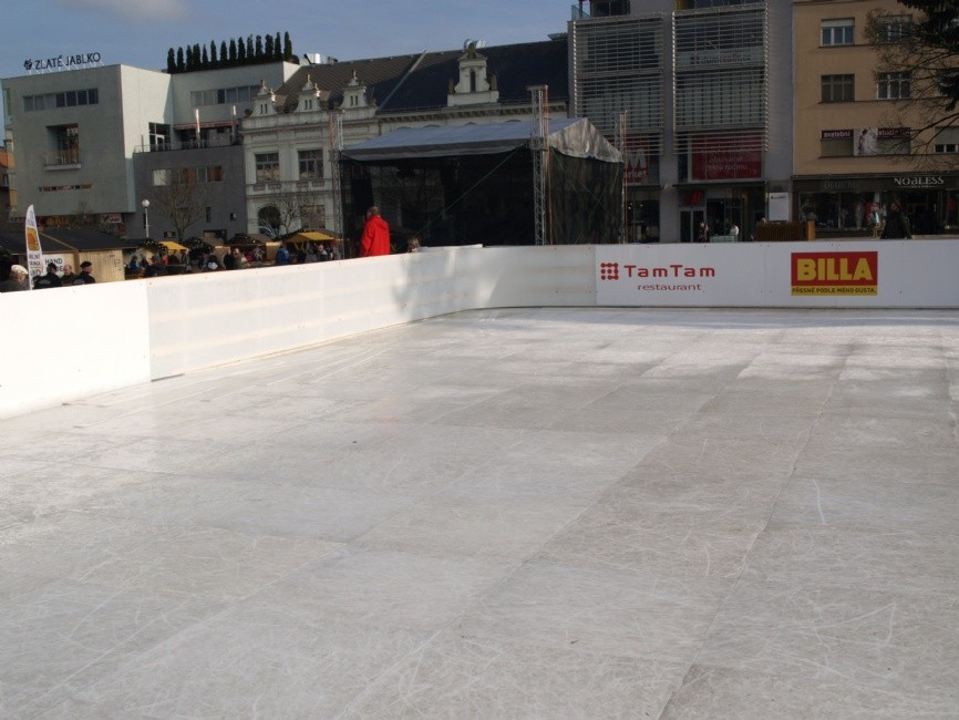 Kluziště na náměstí Míru