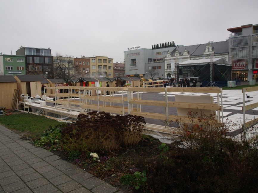 Kluziště se už staví