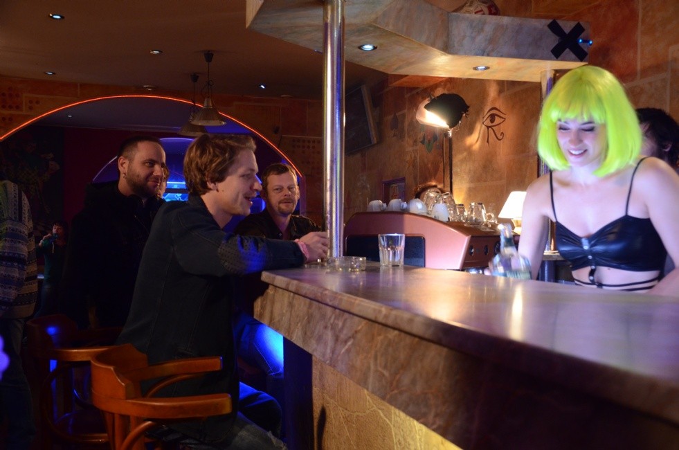 Martin Stránský (uprostřed) ve filmu Intimity