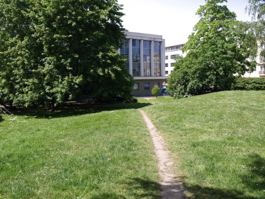 Parčík za divadlem