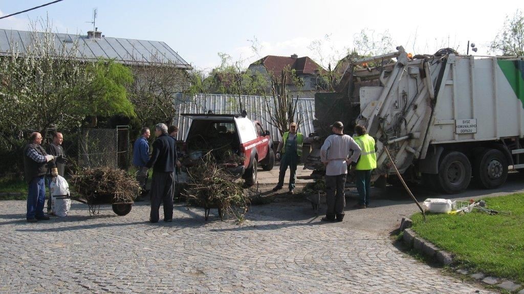 uklid-odpadu-ze-zahrad.jpg