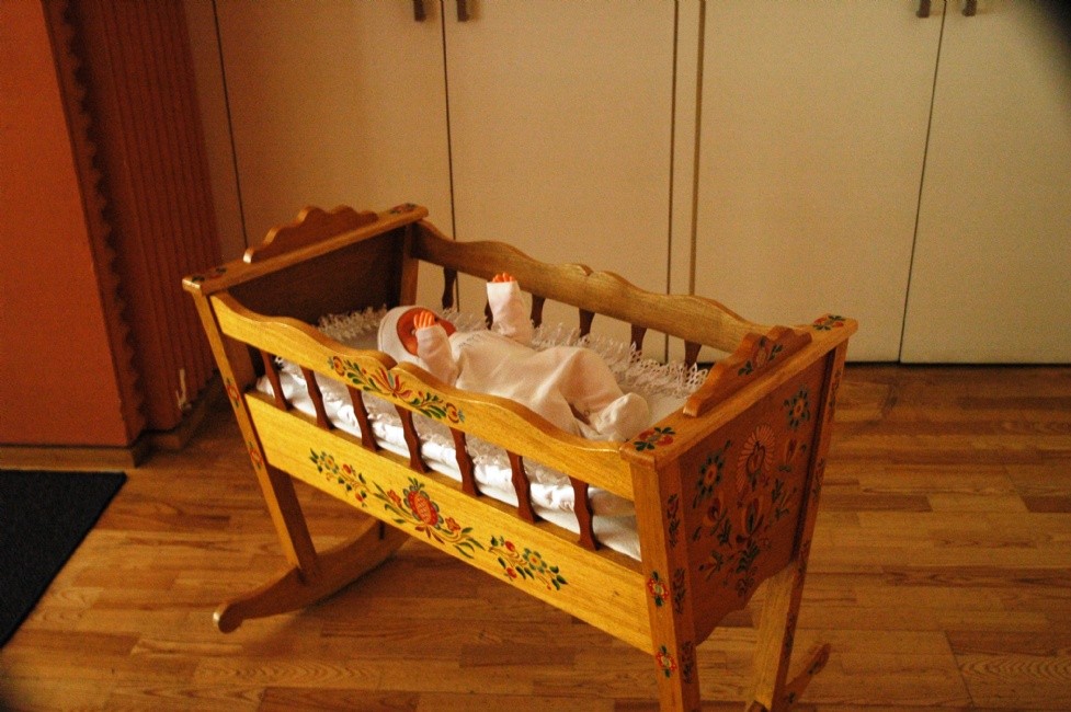 Dětská kolébka se používá při vítání občánků v obřadní síni.