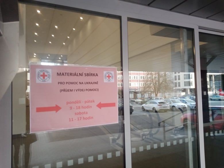 Sběrné místo materiální pomoci ČČK OS Zlín je ze spodní strany Penny marketu v centru Zlína