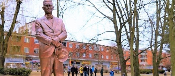 V Otrokovicích mají sochu J. A. Bati