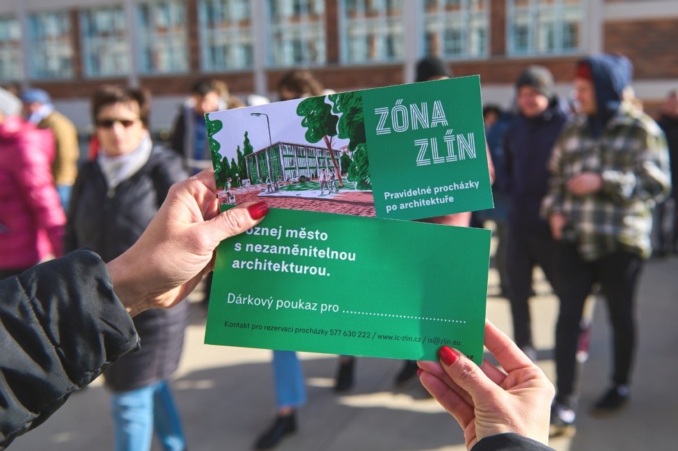 Dárkové vouchery na procházky lze zakoupit v informačním středisku v budově radnice