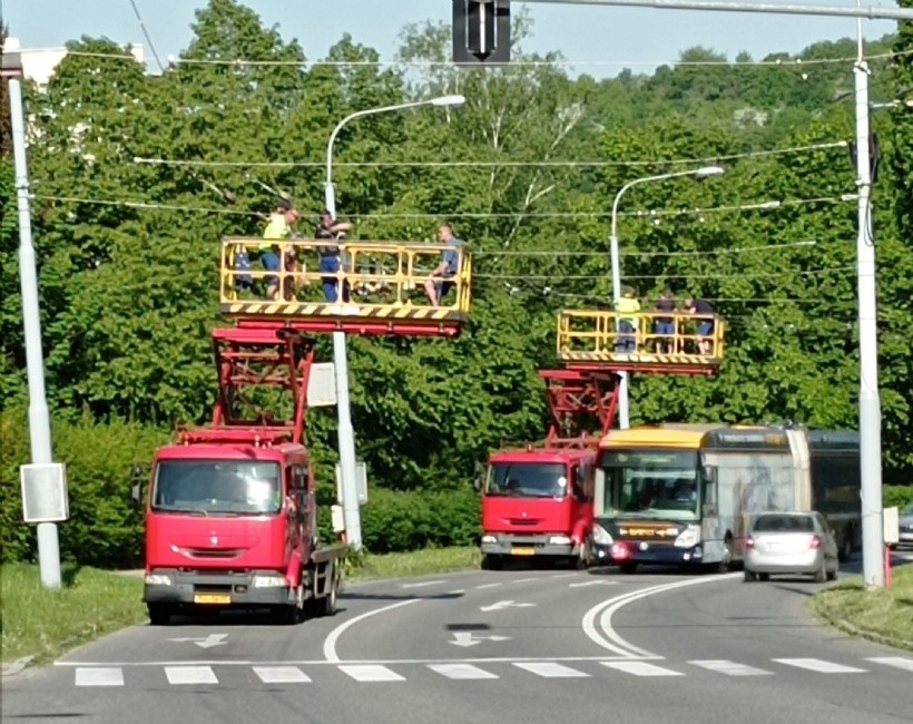 Víkendová výměna trolejí proběhla bez problémů