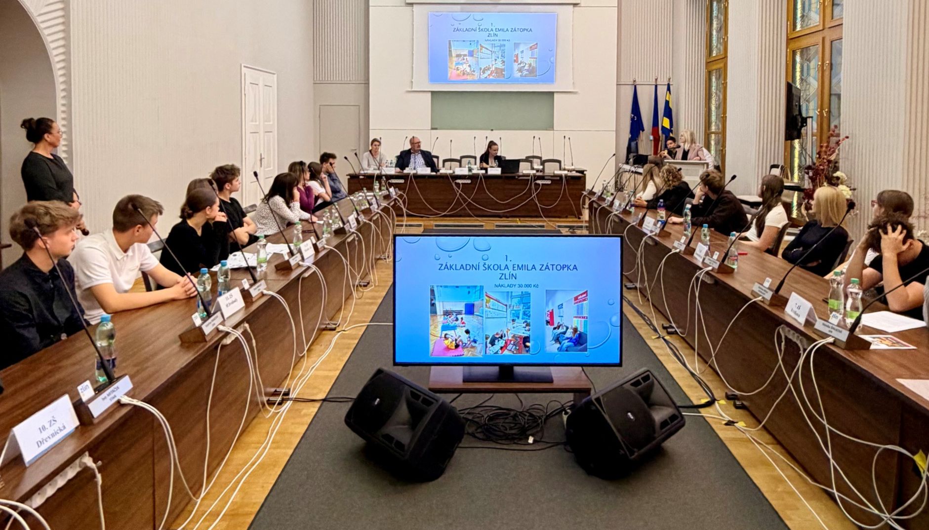 Školní parlamenty zasedly na radnici. Žáci ve Zlíně debatovali jako skuteční zastupitelé