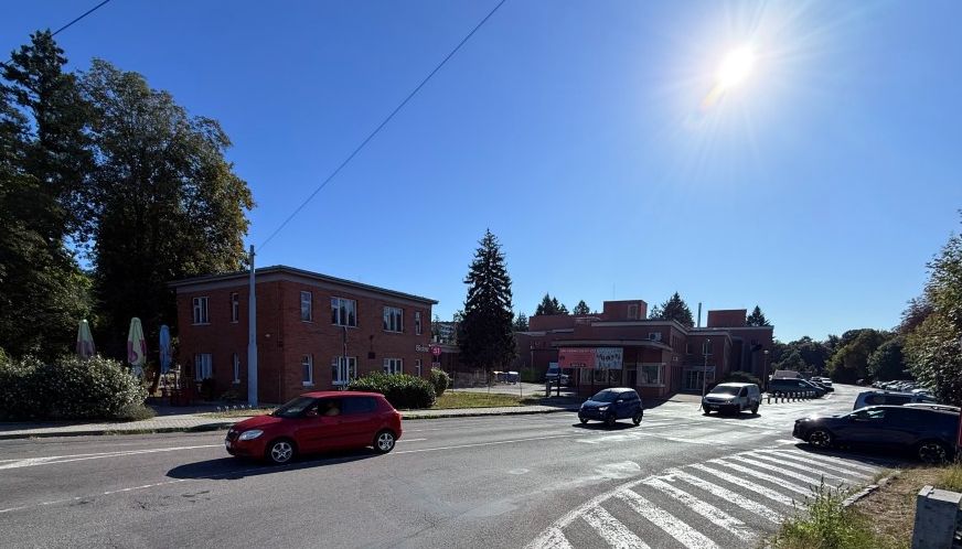 Město opraví část Havlíčkova nábřeží u nemocnice. Zlepší průjezd zejména pro sanitky